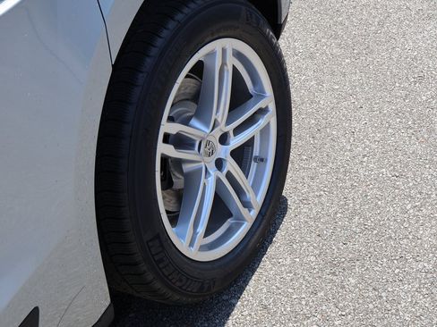 New 2025 Porsche Macan image 36