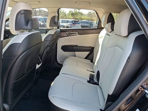 Certified 2025 Kia Sportage EX image 11