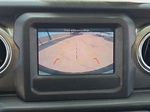 Used 2019 Jeep Wrangler Unlimited Sahara AWD/4WD image 24