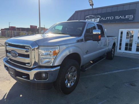 Used 2015 Ford F250 Lariat w/ Lariat Ultimate Package image 3