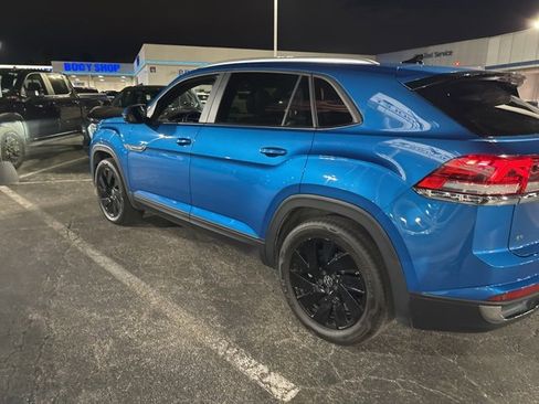 Used 2024 Volkswagen Atlas Cross Sport SE image 3