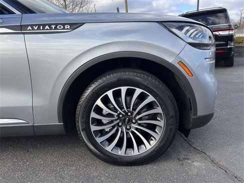 Used 2023 Lincoln Aviator AWD w/ Premium Package image 6