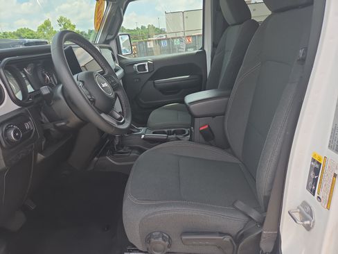 Used 2025 Jeep Wrangler Unlimited Sport AWD/4WD image 5