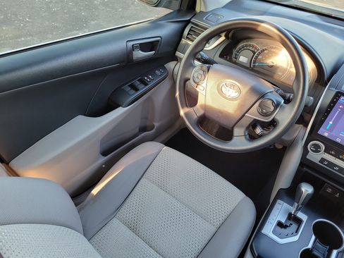 Used 2013 Toyota Camry LE image 11