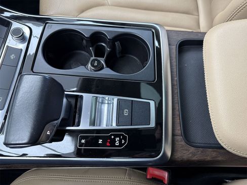 Used 2019 Audi Q8 Premium Plus image 23