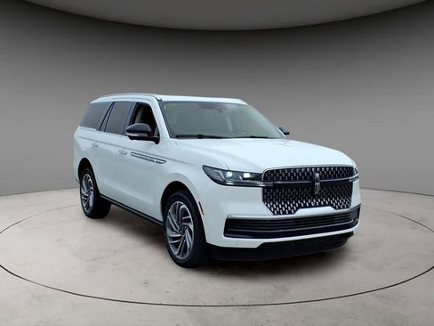 New 2026 Lincoln Navigator Reserve AWD/4WD image 14
