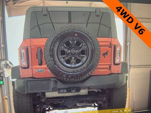 Used 2022 Ford Bronco Wildtrak image 6