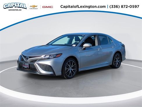 Used 2024 Toyota Camry SE image 1