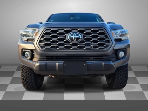 Used 2021 Toyota Tacoma TRD Off-Road w/ Technology Package AWD/4WD image 2