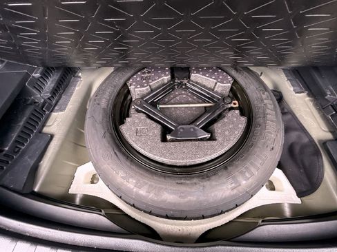 Used 2021 Toyota RAV4 XLE w/ Convenience Package image 27