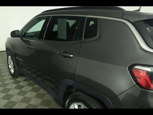 Used 2023 Jeep Compass Latitude AWD/4WD image 18