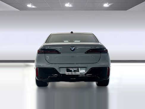 Used 2026 BMW i7 eDrive50 w/ M Sport Package image 10