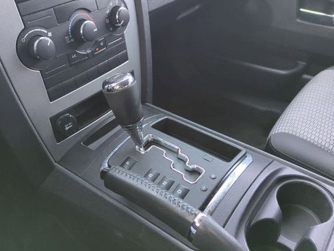 Used 2010 Jeep Grand Cherokee Laredo image 28