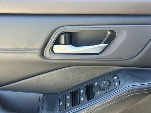 Used 2023 Nissan Rogue SV w/ SV Premium B Package FWD image 15