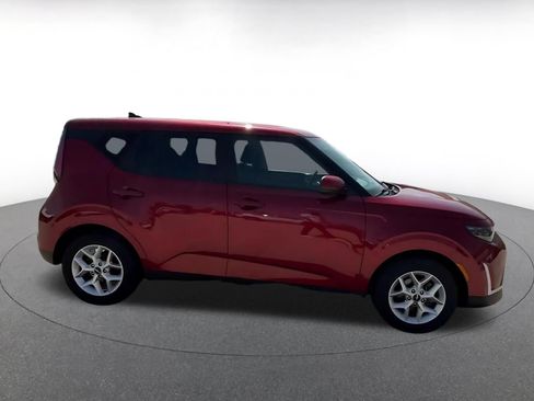 Used 2025 Kia Soul LX w/ LX Technology Package FWD image 16