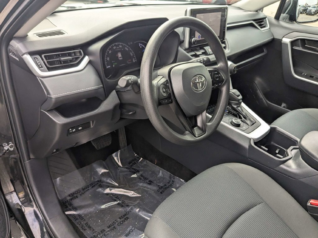 Used 2025 Toyota RAV4 LE AWD/4WD image 20