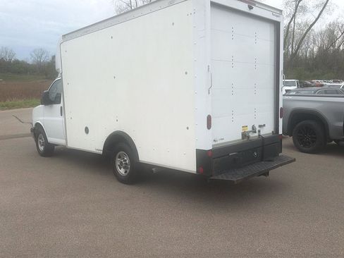 Used 2022 GMC Savana 3500 w/ Power Convenience Package RWD image 3