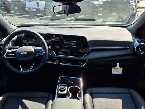 New 2026 Chevrolet Equinox LT w/ Convenience Package II image 3