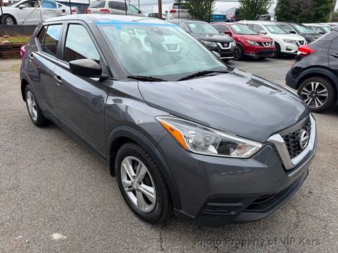 Used 2020 Nissan Kicks S FWD image 3