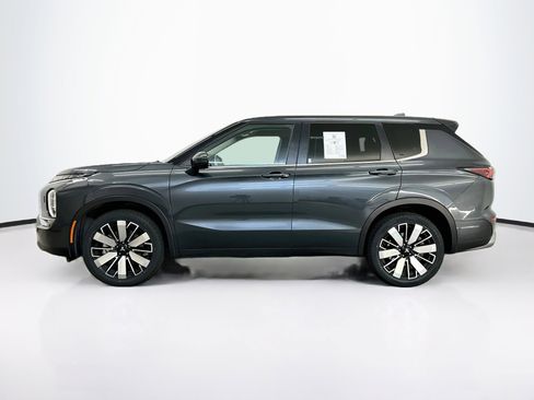 Used 2025 Mitsubishi Outlander AWD image 4