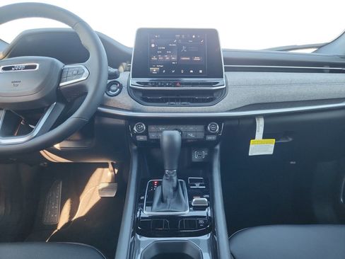 New 2026 Jeep Compass Latitude image 11