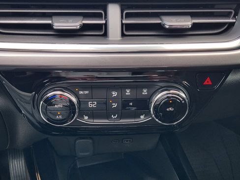 New 2026 Chevrolet Trax ACTIV w/ Sunroof Package FWD image 14