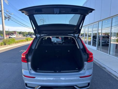 Used 2025 Volvo XC60 B5 Plus AWD/4WD image 11