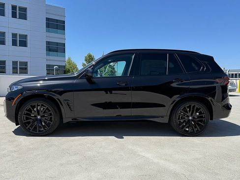 New 2026 BMW X5 xDrive40i w/ M Sport Package AWD/4WD image 3