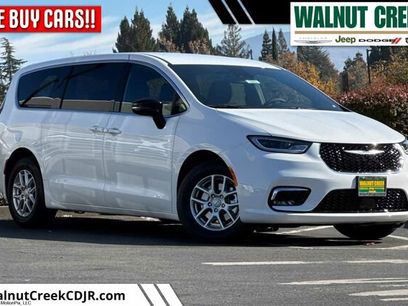 New 2026 Chrysler Pacifica Select