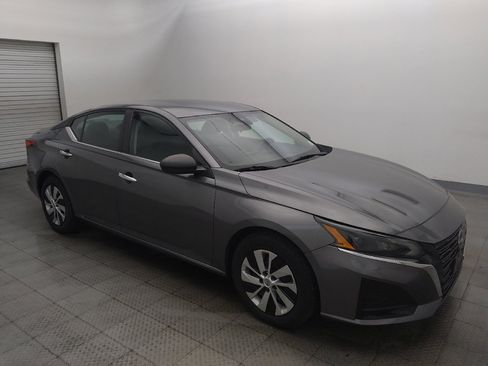 Used 2024 Nissan Altima 2.5 S FWD image 11