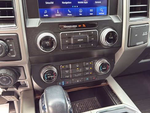 Used 2019 Ford F150 Lariat w/ Equipment Group 502A Luxury AWD/4WD image 32