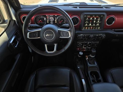 Used 2022 Jeep Gladiator Rubicon w/ Cold Weather Group AWD/4WD image 11