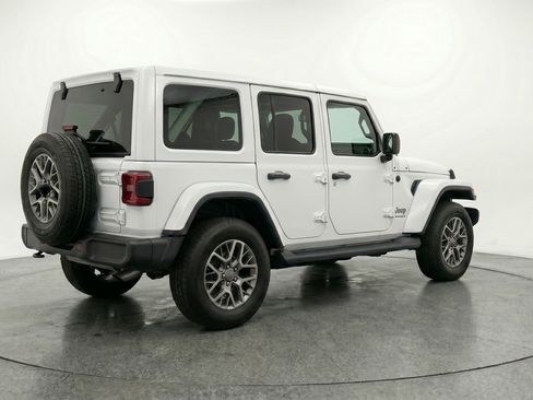 Used 2025 Jeep Wrangler Sahara image 9