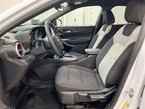 Used 2024 Chevrolet Trax RS w/ Driver Confidence Package FWD image 19