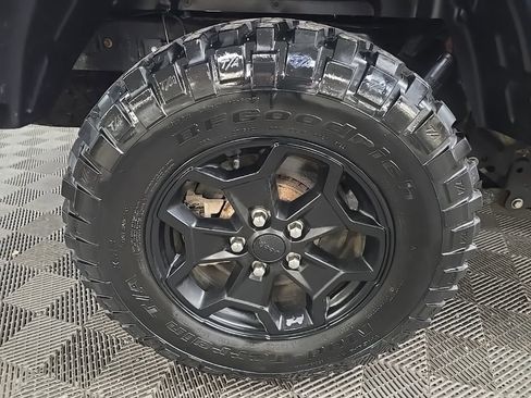 Used 2022 Jeep Gladiator Willys image 13