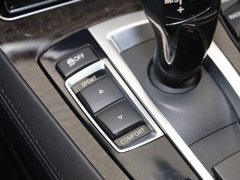 Used 2013 BMW 750i xDrive image 28