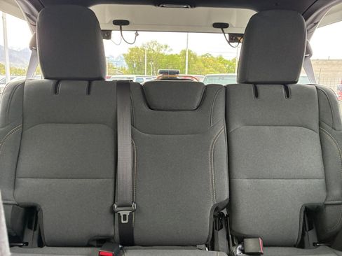 Used 2025 Jeep Wrangler Unlimited Sahara AWD/4WD image 38