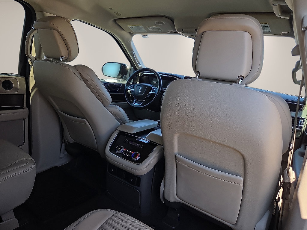 Used 2018 Lincoln Navigator Select w/ Technology Package RWD image 11