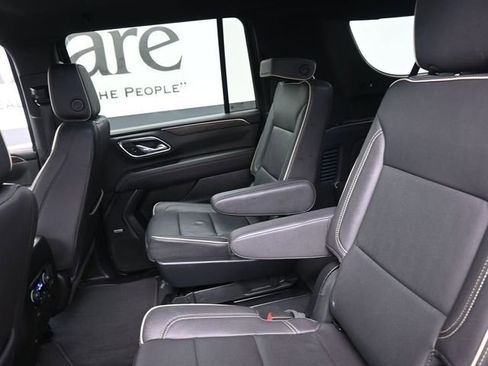 Used 2023 Chevrolet Suburban Premier image 20