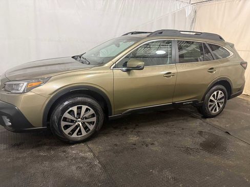 Used 2021 Subaru Outback Premium image 2