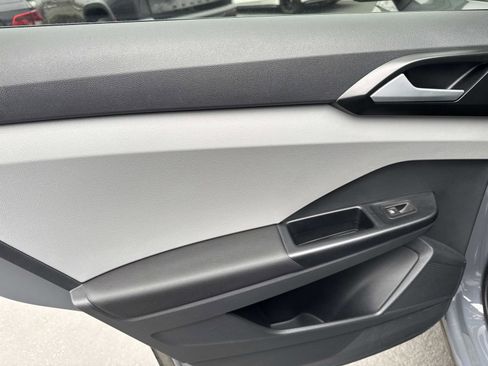 Certified 2023 Volkswagen Taos SEL image 8