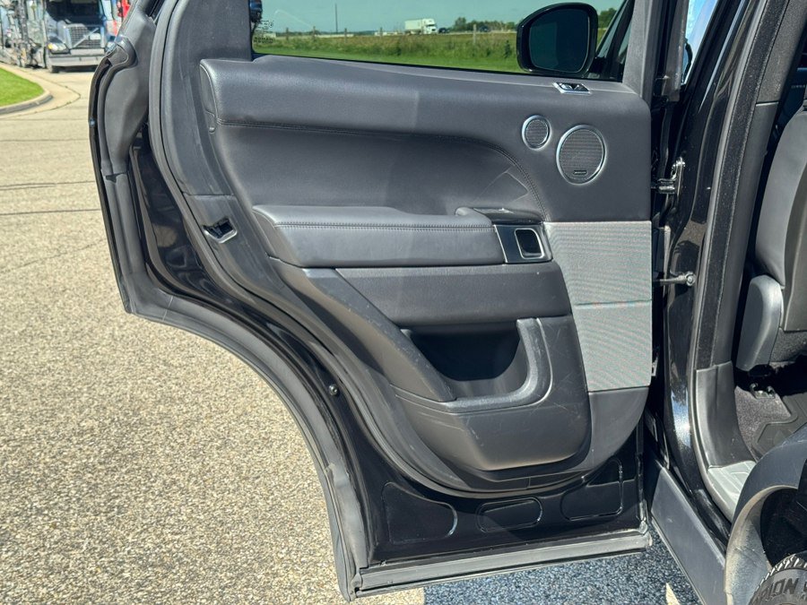Used 2019 Land Rover Range Rover Sport HSE AWD/4WD image 32