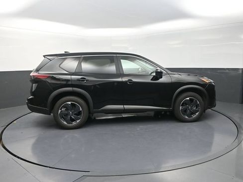 Used 2024 Nissan Rogue SV AWD/4WD image 9