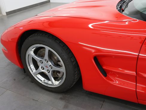Used 2004 Chevrolet Corvette Z06 w/ Preferred Equipment Group RWD image 27