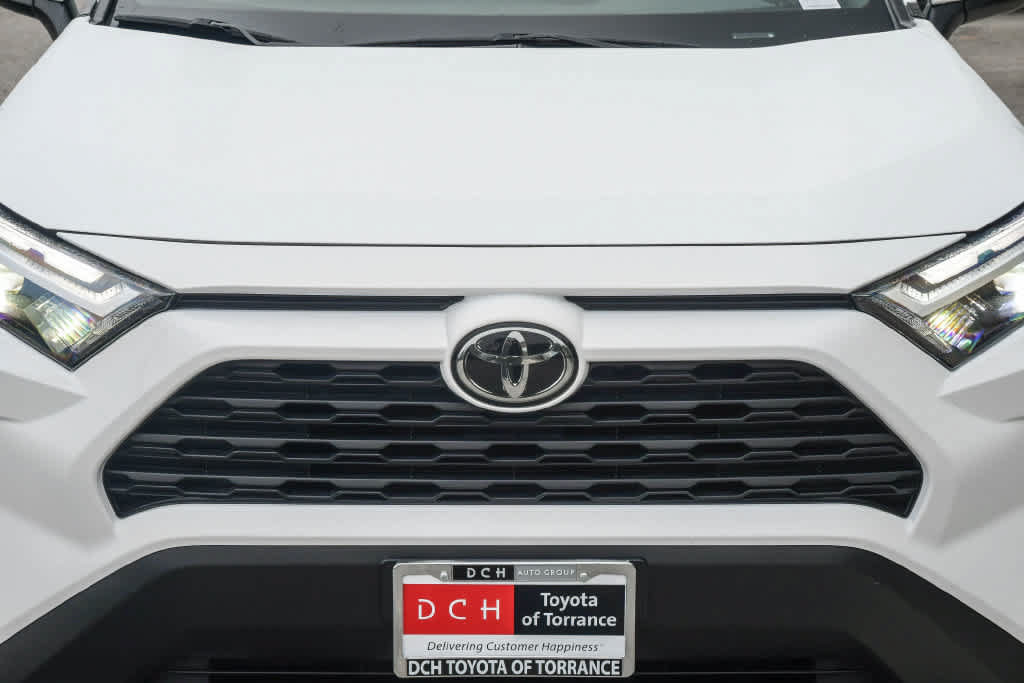 Used 2025 Toyota RAV4 XLE AWD/4WD image 5