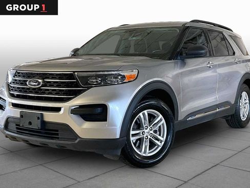 Used 2022 Ford Explorer XLT RWD image 1