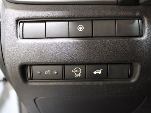 Used 2023 Nissan Rogue SL w/ SL Premium Package image 34