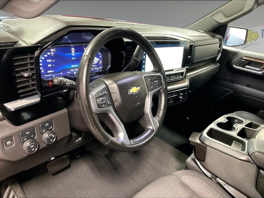Used 2024 Chevrolet Silverado 1500 LT AWD/4WD image 8