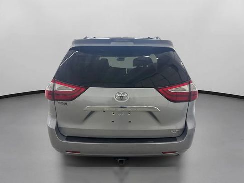 Used 2018 Toyota Sienna Limited Premium image 8