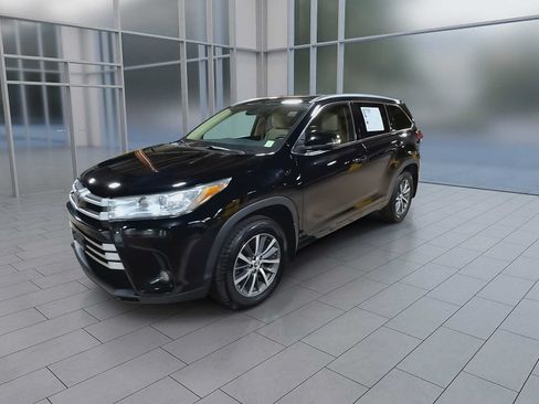 Used 2017 Toyota Highlander XLE AWD/4WD image 4